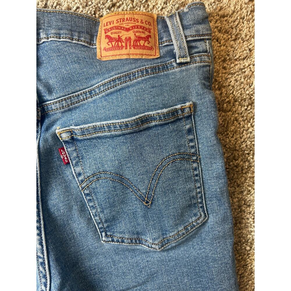 Levi’s Women Ribcage Boot Size 30 Inseam 31 Button Fly Jeans